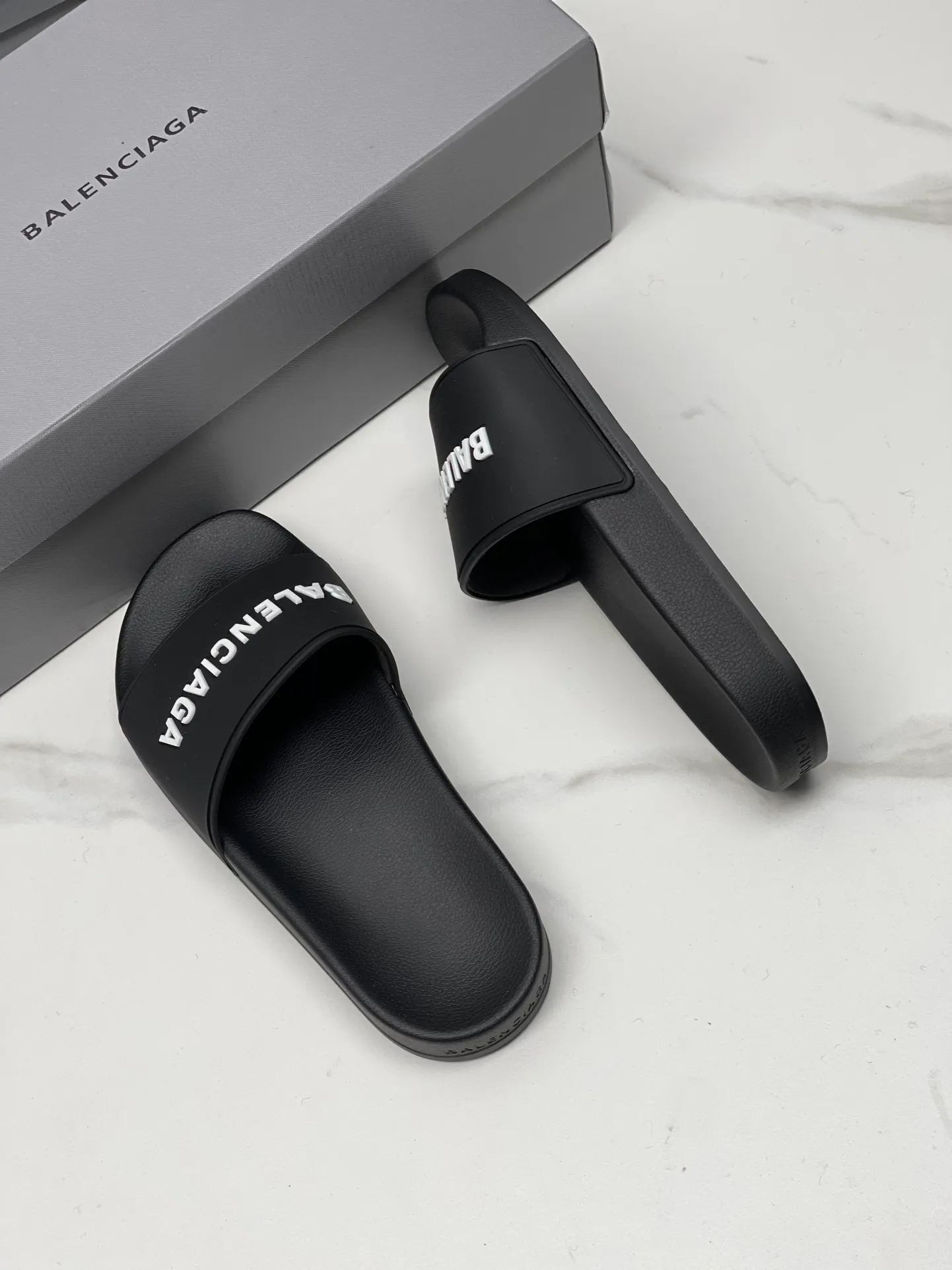 👟👟Ex-factory price 240👟👟 Women's Shoes Women's Clothing Balenciaga 2023 trendy slippers!  Balenciaga Political Campaign Latest Abrasive Development!  A favorite of European and American ladies, celebrities, and Internet celebrity girls. Exquisite uppers are hand-sewn and threaded. They are fluffy and soft, skin-friendly and soft, a must-have for summer. Fashionable but not overly ostentatious. Original natural rubber non-slip and wear-resistant sole. Size 35-40, 39-45 matching counter latest original packaging.